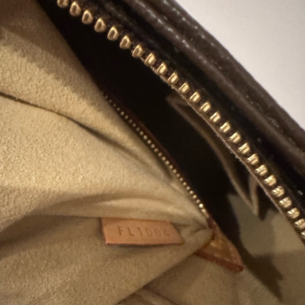LOUIS VUITTON Looping MM Bag - Picture 6 of 9
